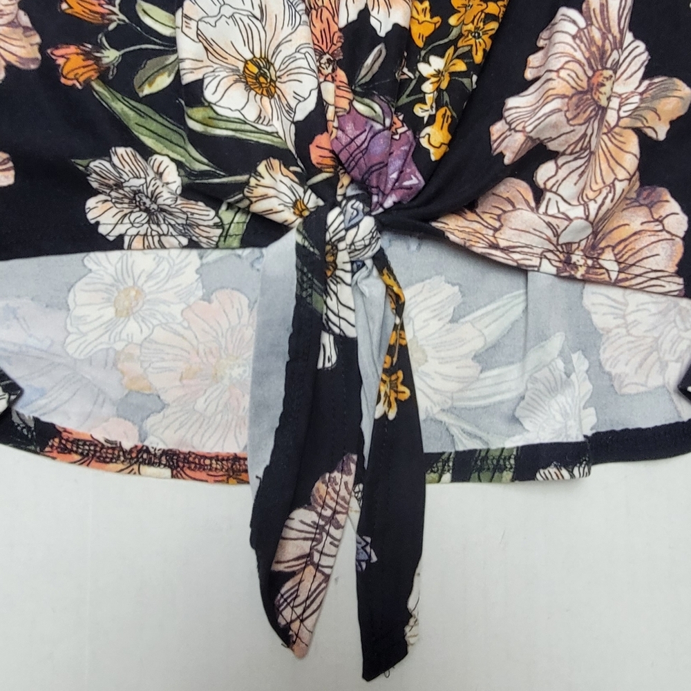 Floral Top - Picture 3 of 10